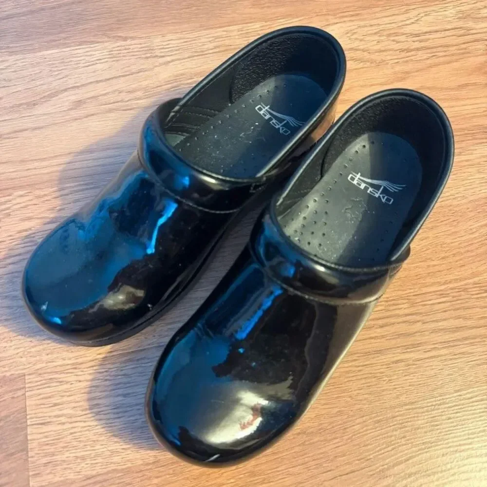 Dansko Professional Black Patent Leather Clogs Women's EU 37 US 6.5 7